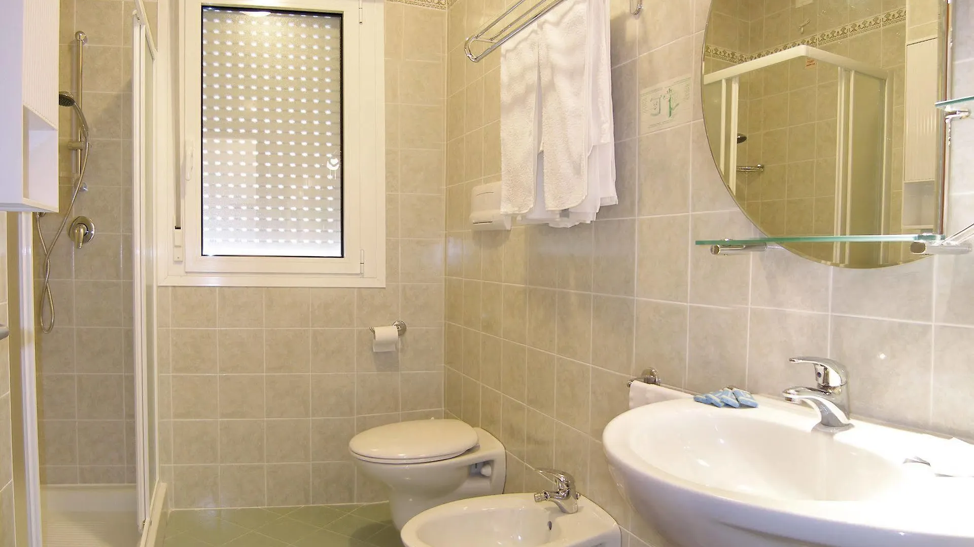 Hotel La Brezza Frontemare Lido di Jesolo 3*,  Olaszország