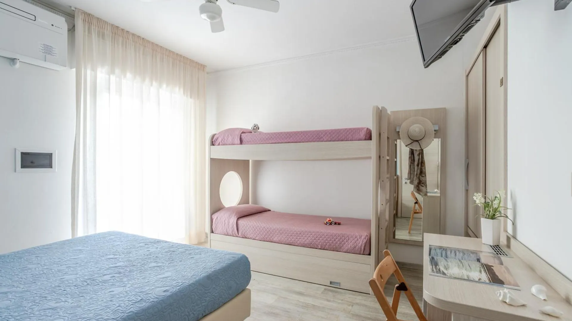 Hotel La Brezza frontemare Lido di Jesolo Italia