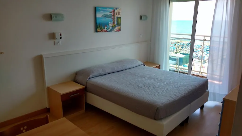 Hotel La Brezza frontemare Lido di Jesolo
