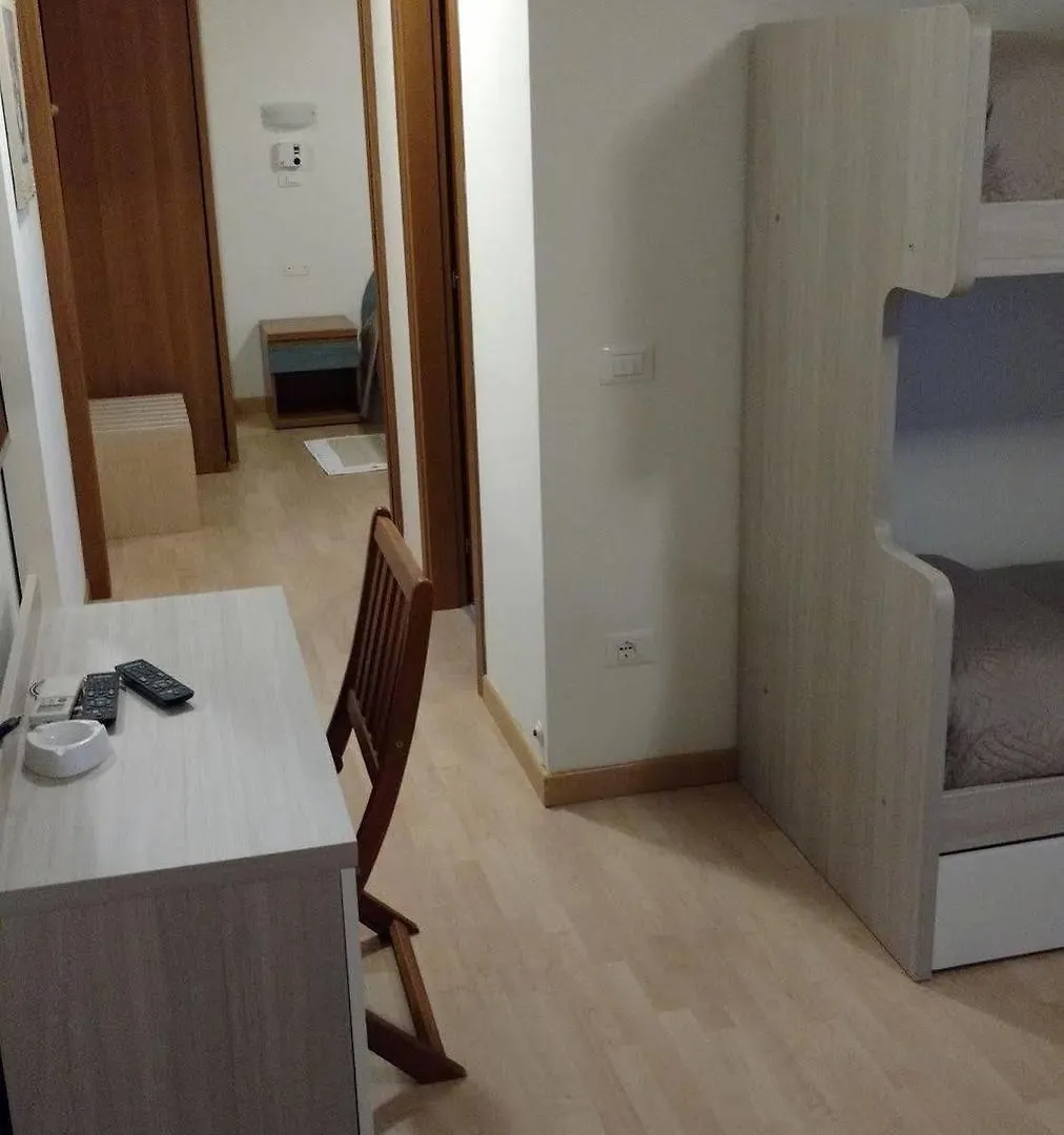 Hotel La Brezza frontemare Lido di Jesolo 3*,  Italia